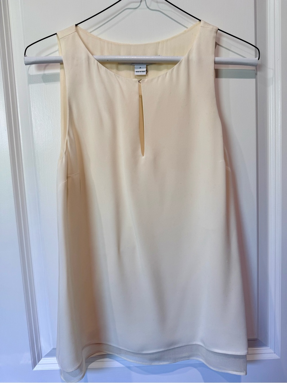 Diane von Furstenberg Cream Sleeveless Shell Top with Keyhole